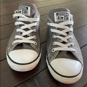 Women’s chuck Taylor all star ox sneaker size 8